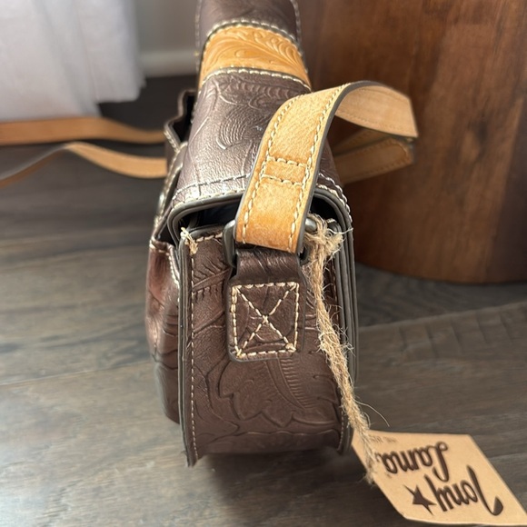 Tony Lama Saddle Bag/Crossbody,Bronze Floral Tooled,snap close,cell phone pocket - Picture 3 of 14